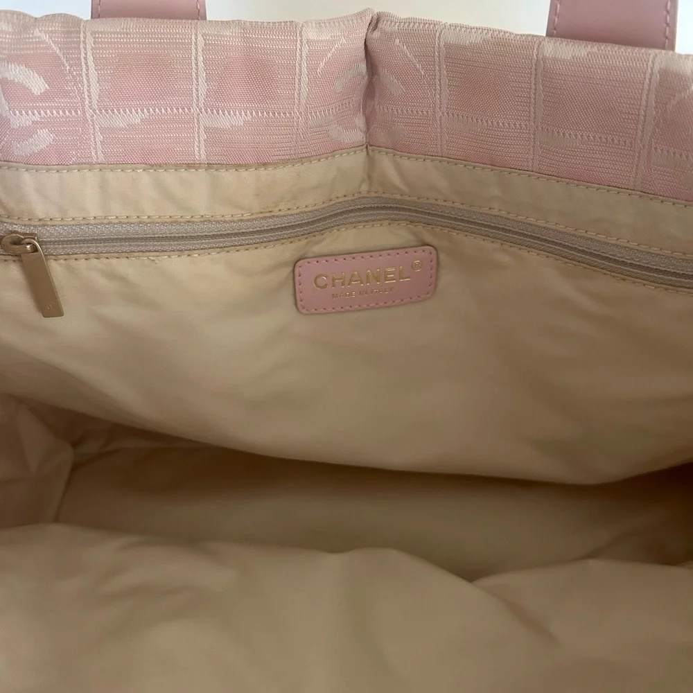 Chanel Light Pink Tote Bag- CC Logo - Picture 9 of 16